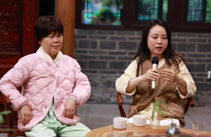 从吃不下睡不着到气色红润——两次化疗后的妈妈来爸妈在线后的变化