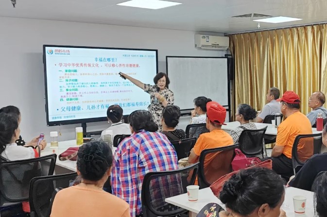 学习传统文化 修心养性培德——南宁市爸妈在线中心开展老年公益讲堂活动