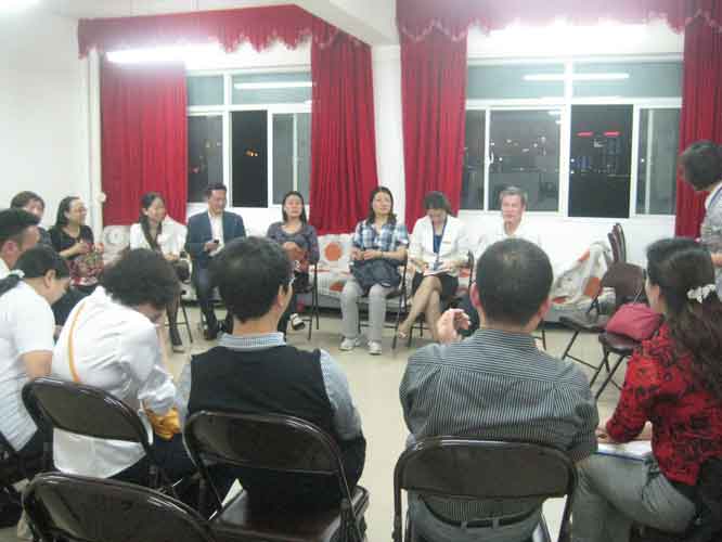 27日晚爸妈家人座谈会.JPG
