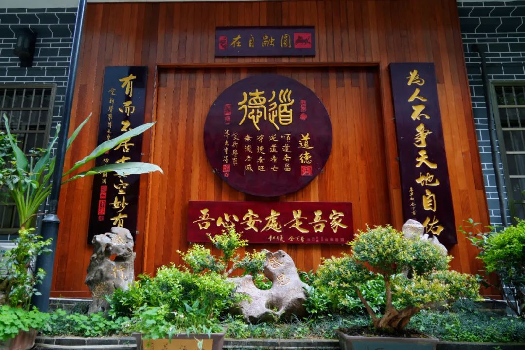 心灯照牌匾一一致爸妈在线