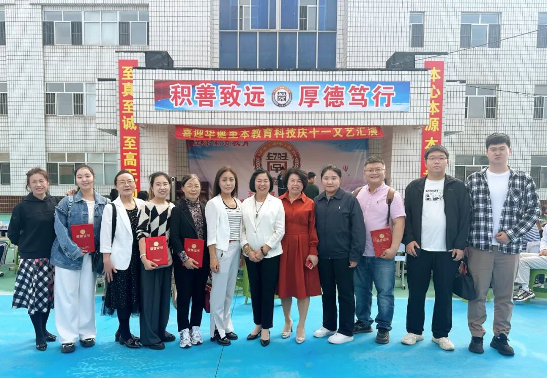 携秋日轻风 传爱的芳香——辽宁爸妈在线中心赴学校开展“双节送温暖”公益活动